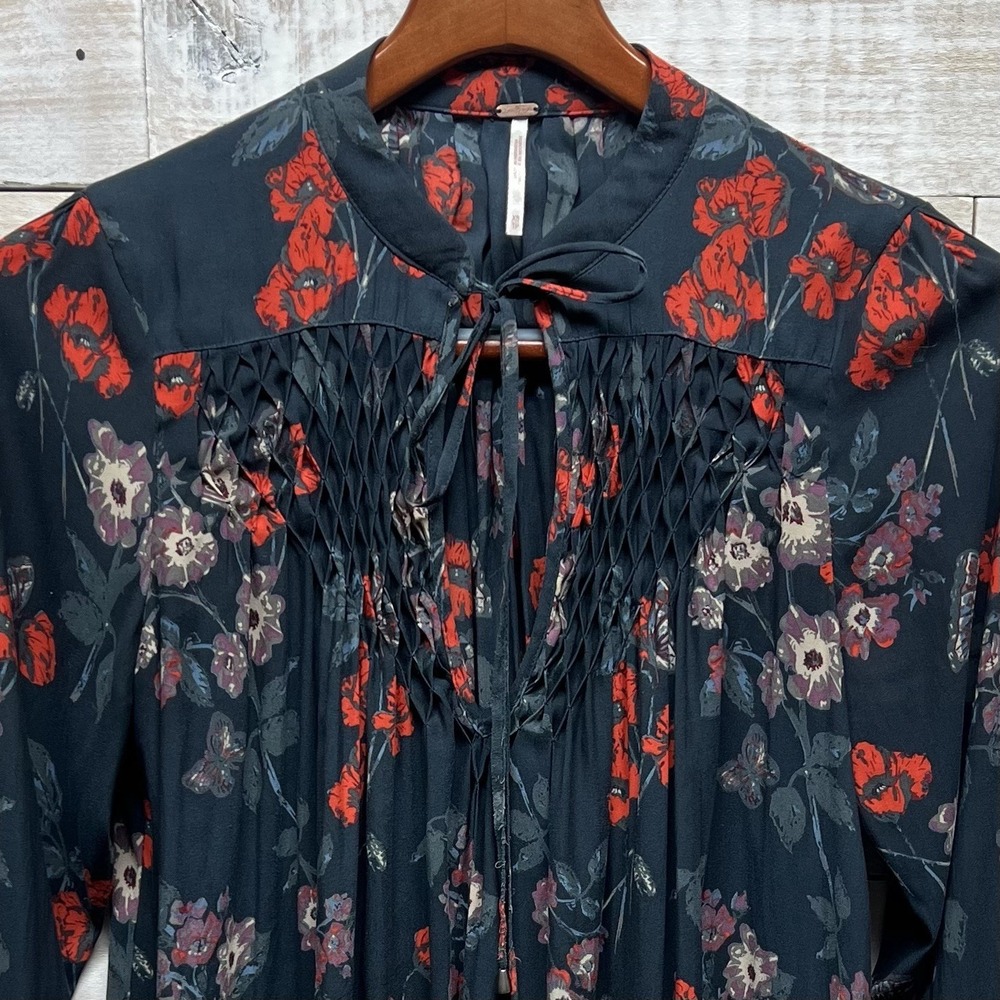 Free People Tunic Top Womens XS Navy Blue Floral So Fine Pebble Crepe Frayed Hem - Picture 4 of 12